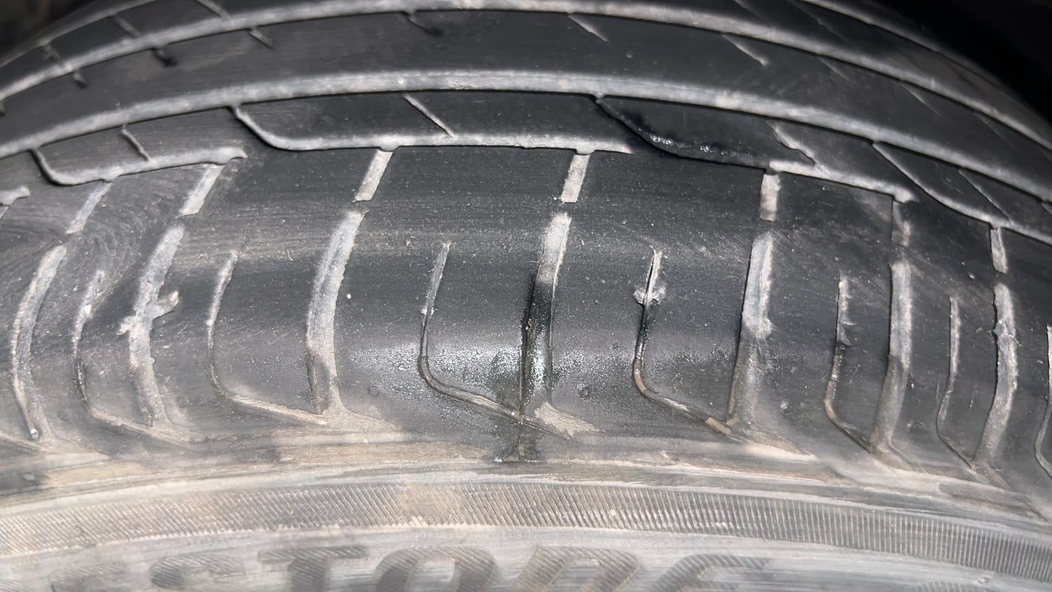 Used 2023 Tata Nexon XZA Plus Petrol Automatic tyres LEFT FRONT TYRE TREAD VIEW