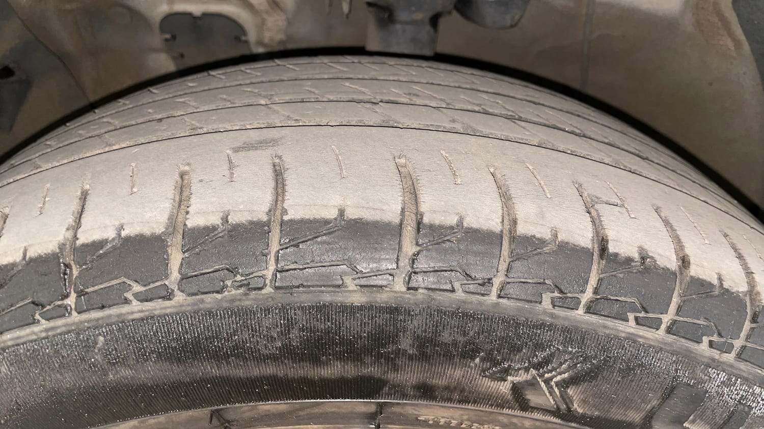 Used 2022 Hyundai Creta SX (O) 1.4 Turbo 7 DCT Petrol Automatic tyres LEFT FRONT TYRE TREAD VIEW