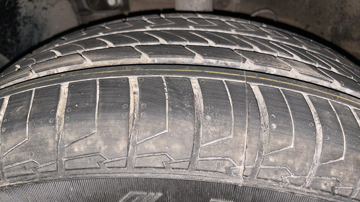 Used 2019 Hyundai Venue SX Plus 1.0 Turbo DCT Petrol Automatic tyres LEFT FRONT TYRE TREAD VIEW