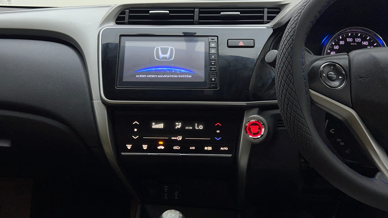 Used 2022 Honda City 4th Generation V Petrol Petrol Manual interior MUSIC SYSTEM & AC CONTROL VIEW