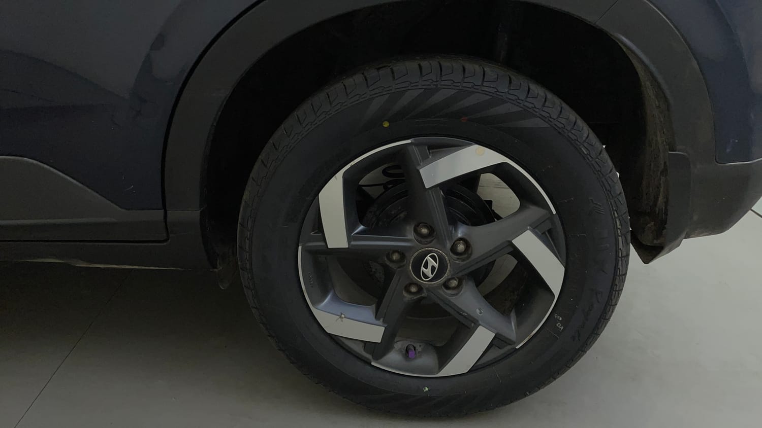 Used 2019 Hyundai Venue SX Plus 1.0 Turbo DCT Petrol Automatic tyres LEFT REAR TYRE RIM VIEW