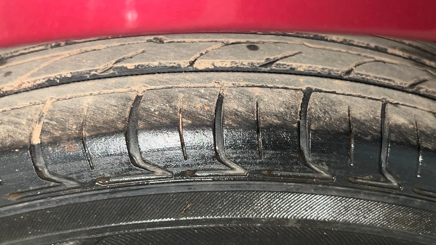 Used 2016 Hyundai i10 Sportz 1.1 iRDE2 Petrol Manual tyres LEFT FRONT TYRE TREAD VIEW