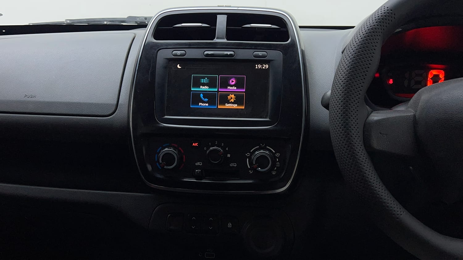 Used 2019 Renault Kwid RXT (O) 1.0 SCE Edition Petrol Manual interior MUSIC SYSTEM & AC CONTROL VIEW