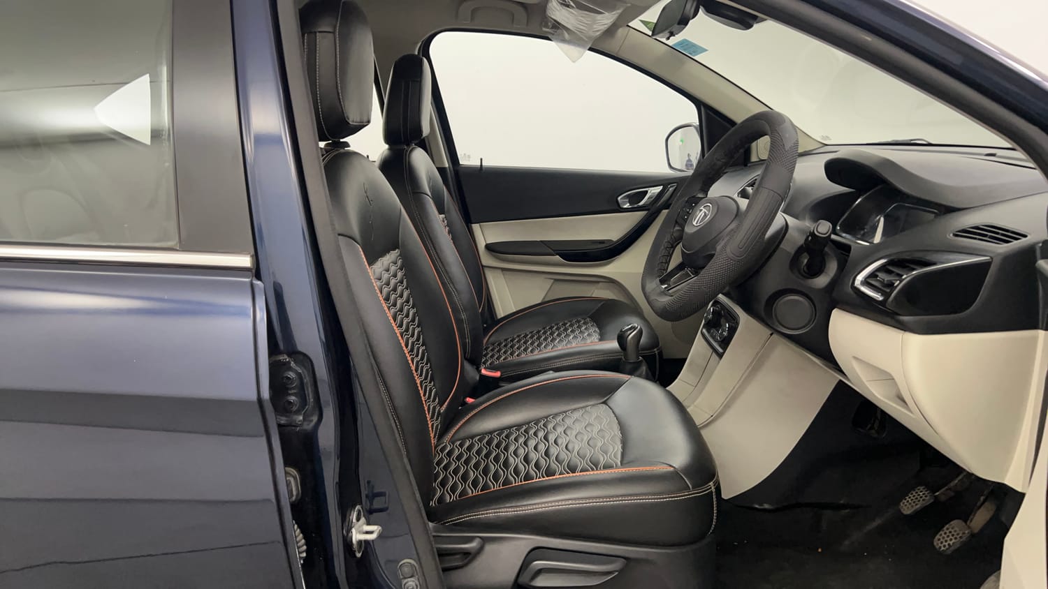 Used 2022 Tata Tigor XZ Plus CNG Cng Manual interior RIGHT SIDE FRONT DOOR CABIN VIEW