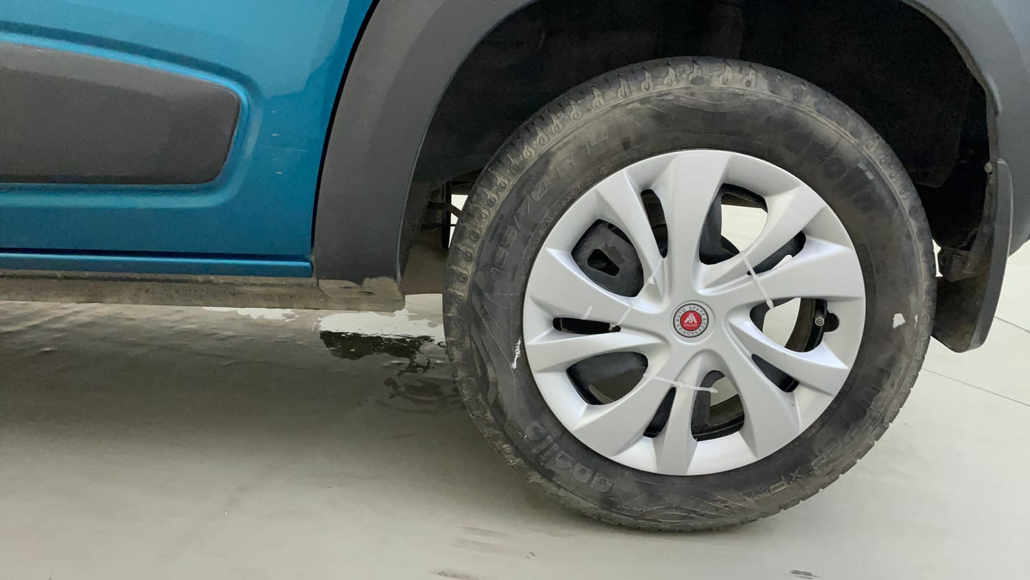 Used 2020 Renault Kwid CLIMBER 1.0 Opt Petrol Manual tyres LEFT REAR TYRE RIM VIEW