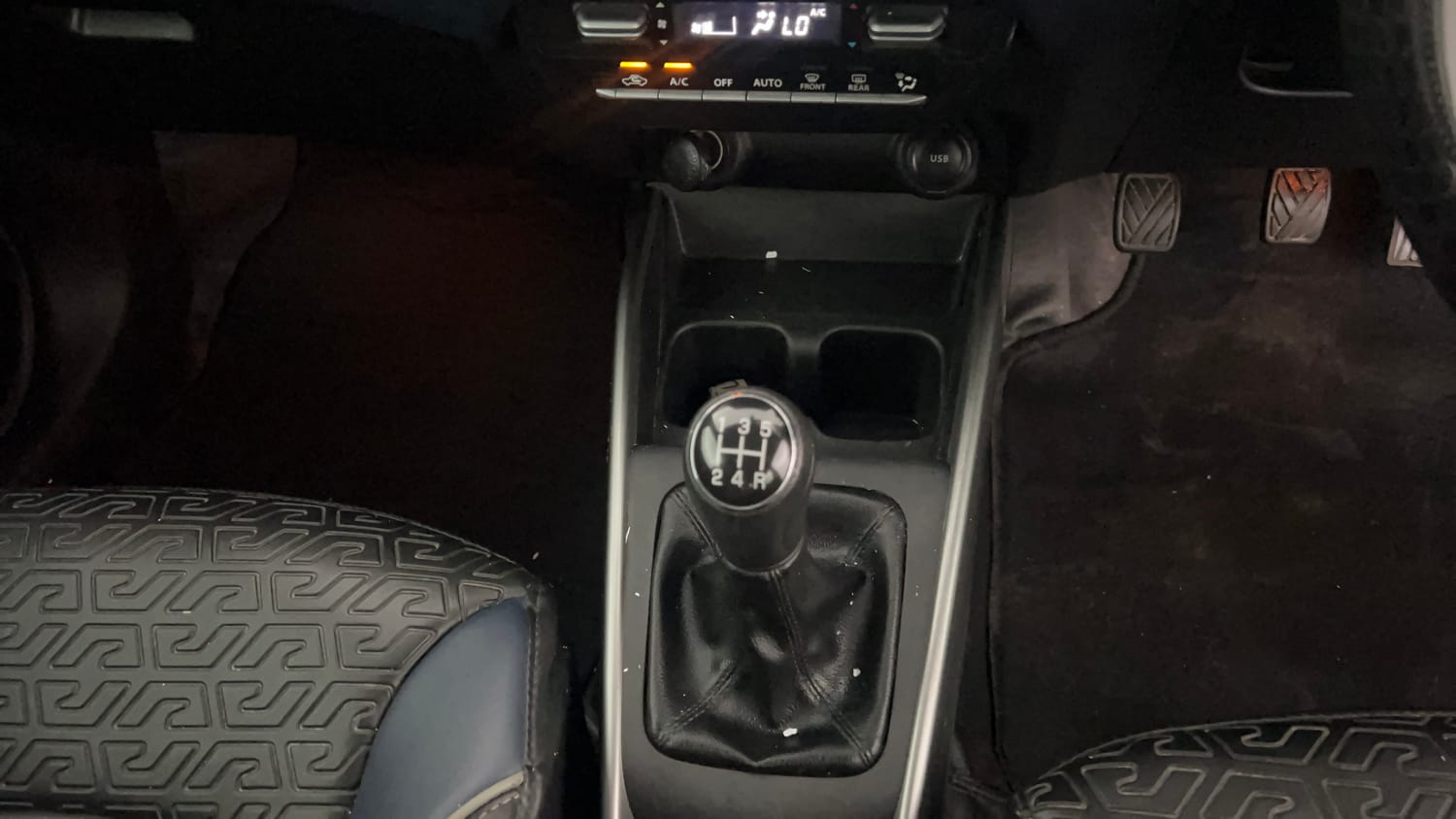 Used 2024 Maruti Suzuki Baleno Alpha MT Petrol Manual interior GEAR  KNOB VIEW