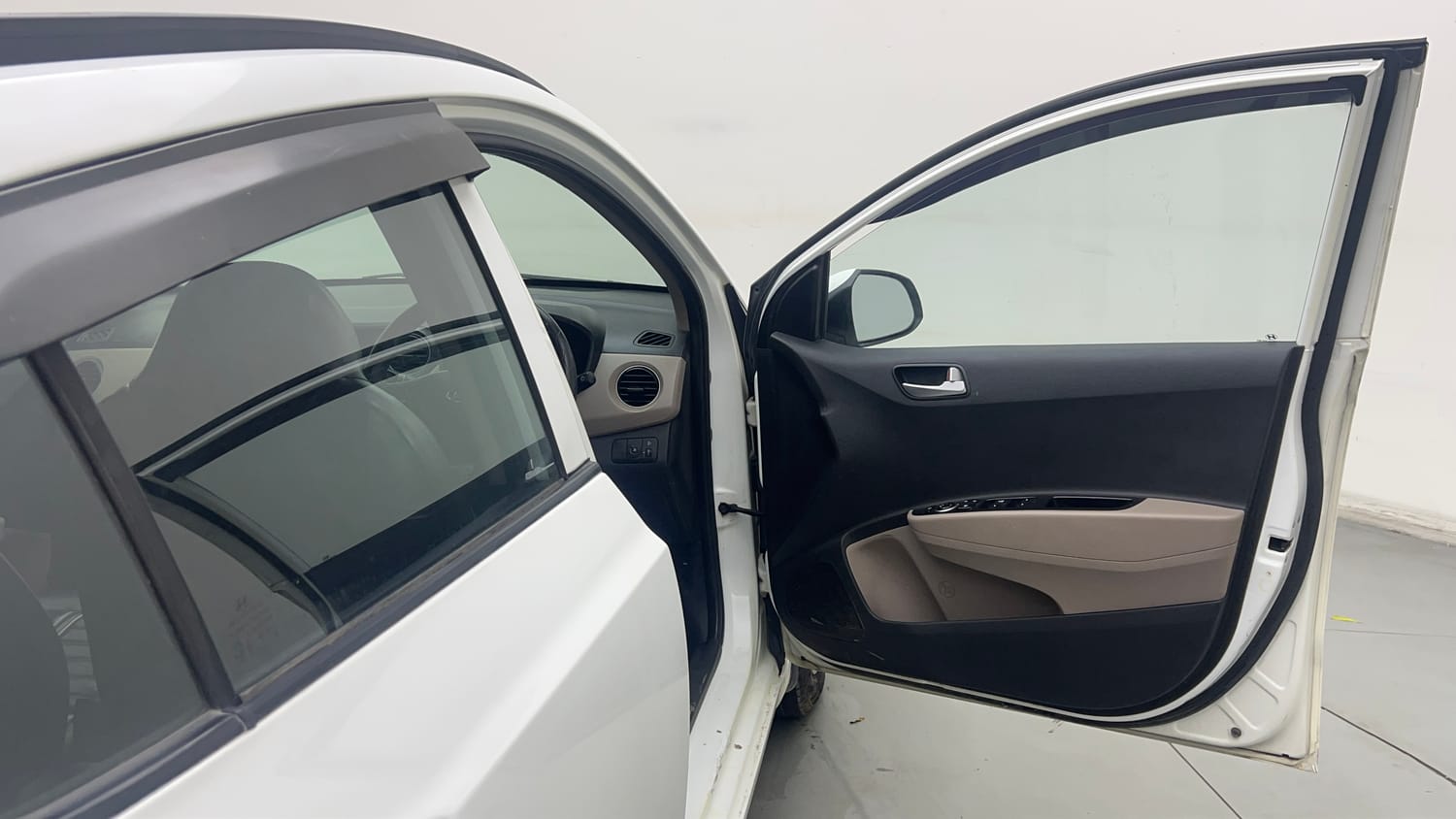 Used 2019 Hyundai Grand i10 Sportz 1.2 Kappa VTVT CNG (Outside Fitted) Cng Manual interior RIGHT FRONT DOOR OPEN VIEW