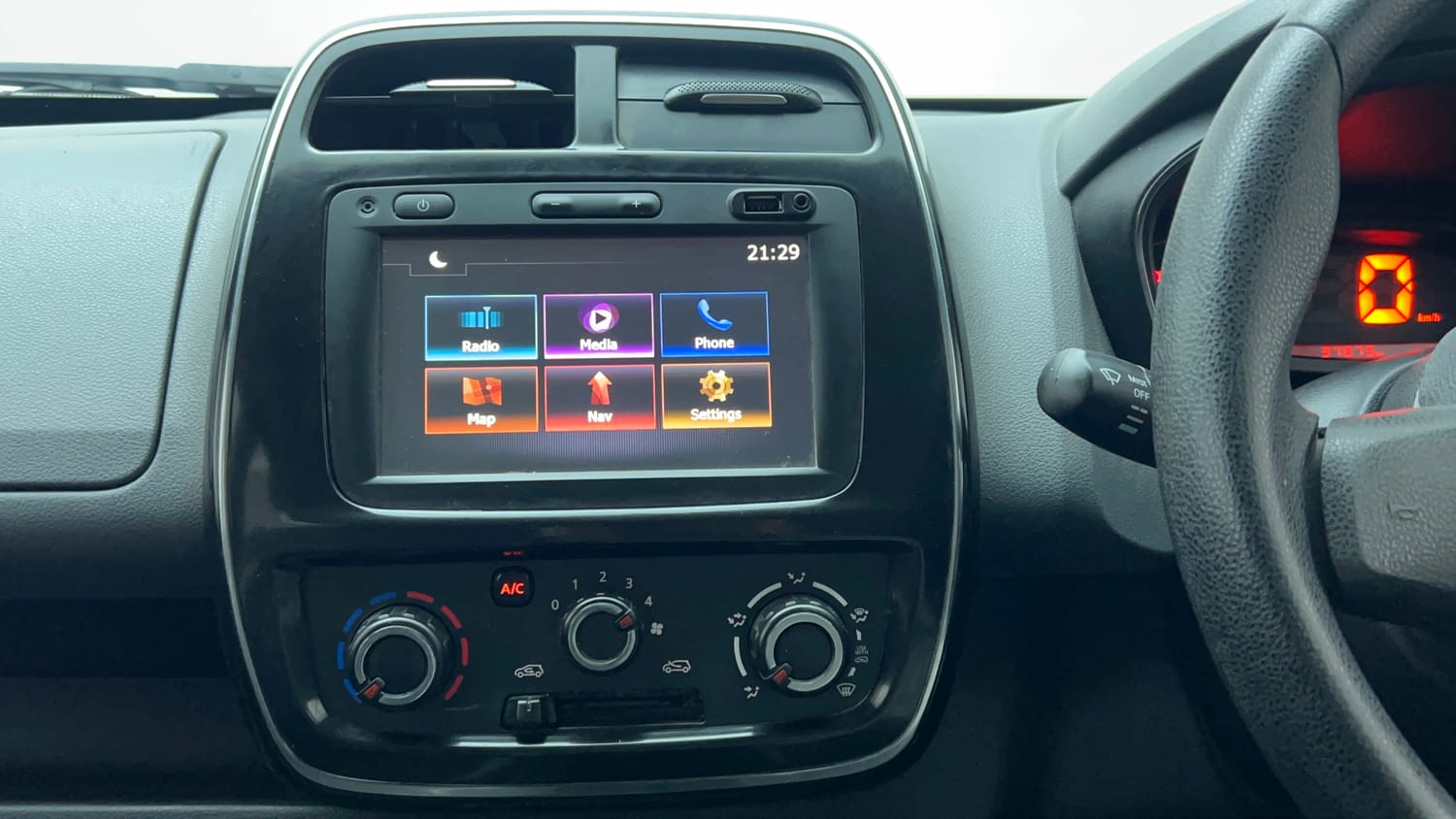 Used 2018 Renault Kwid 1.0 RXT Petrol Manual top_features Integrated (in-dash) music system