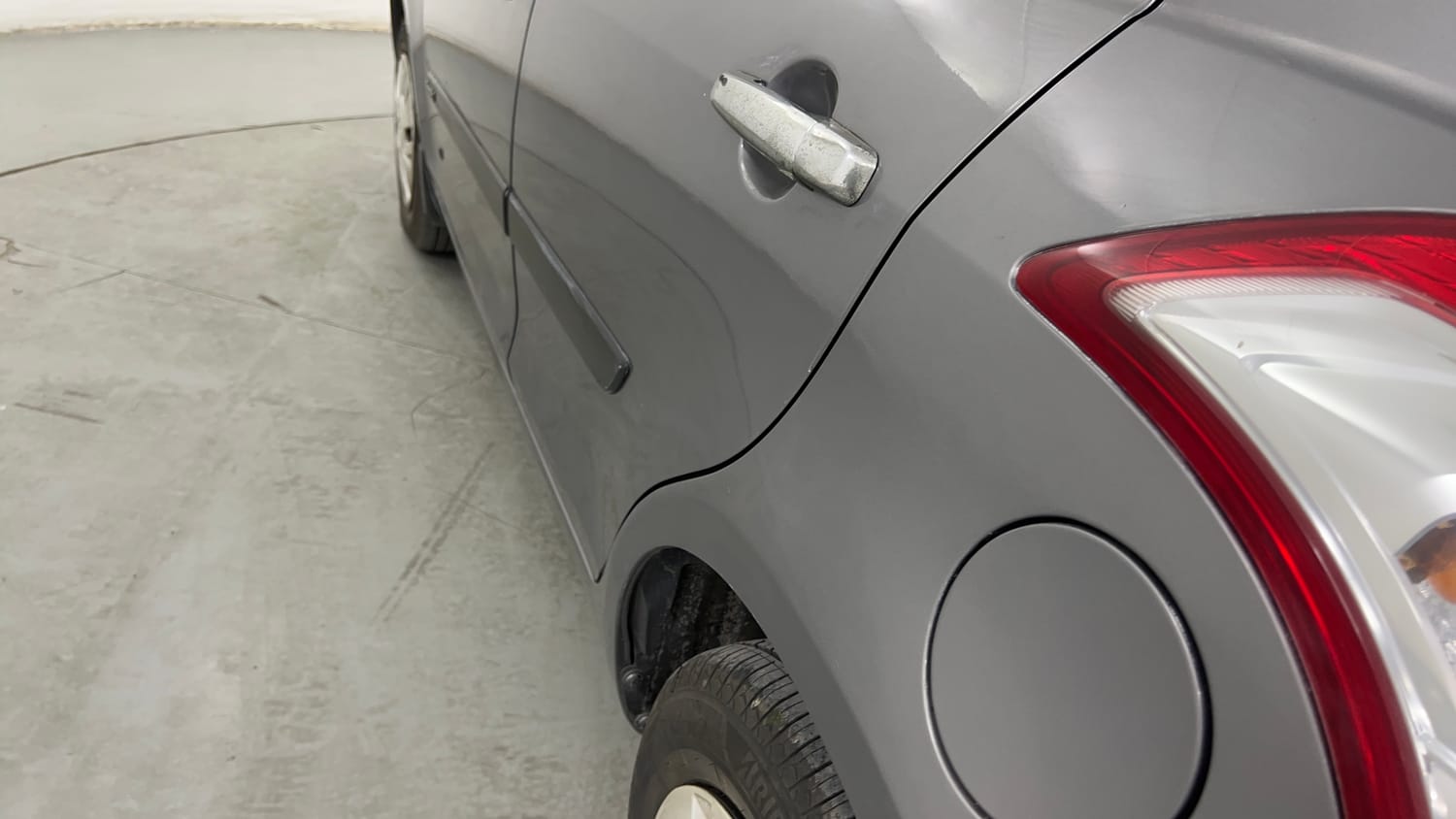 Used 2014 Maruti Suzuki Swift VXi Petrol Manual dents MINOR SCRATCH