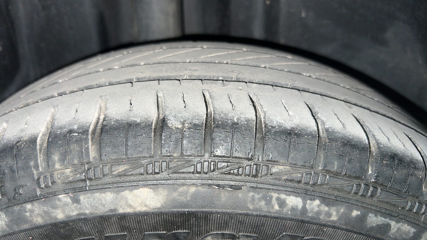 Used 2020 Volkswagen Polo Trendline 1.0L MPI Petrol Manual tyres RIGHT REAR TYRE TREAD VIEW