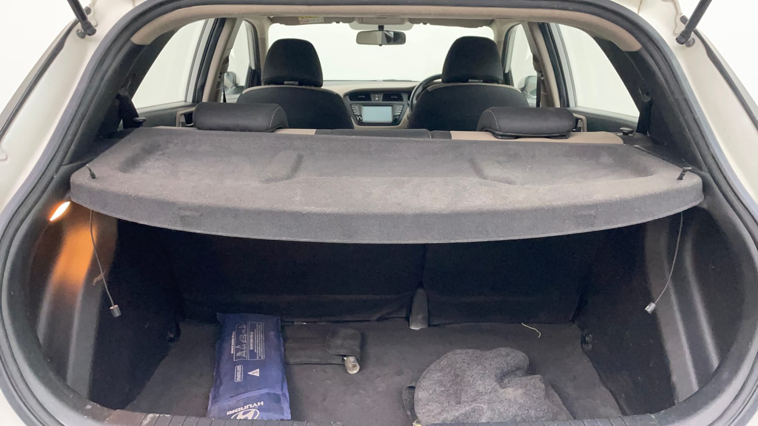 Used 2017 Hyundai Elite i20 Asta 1.2 (O) Petrol Manual interior DICKY INSIDE VIEW
