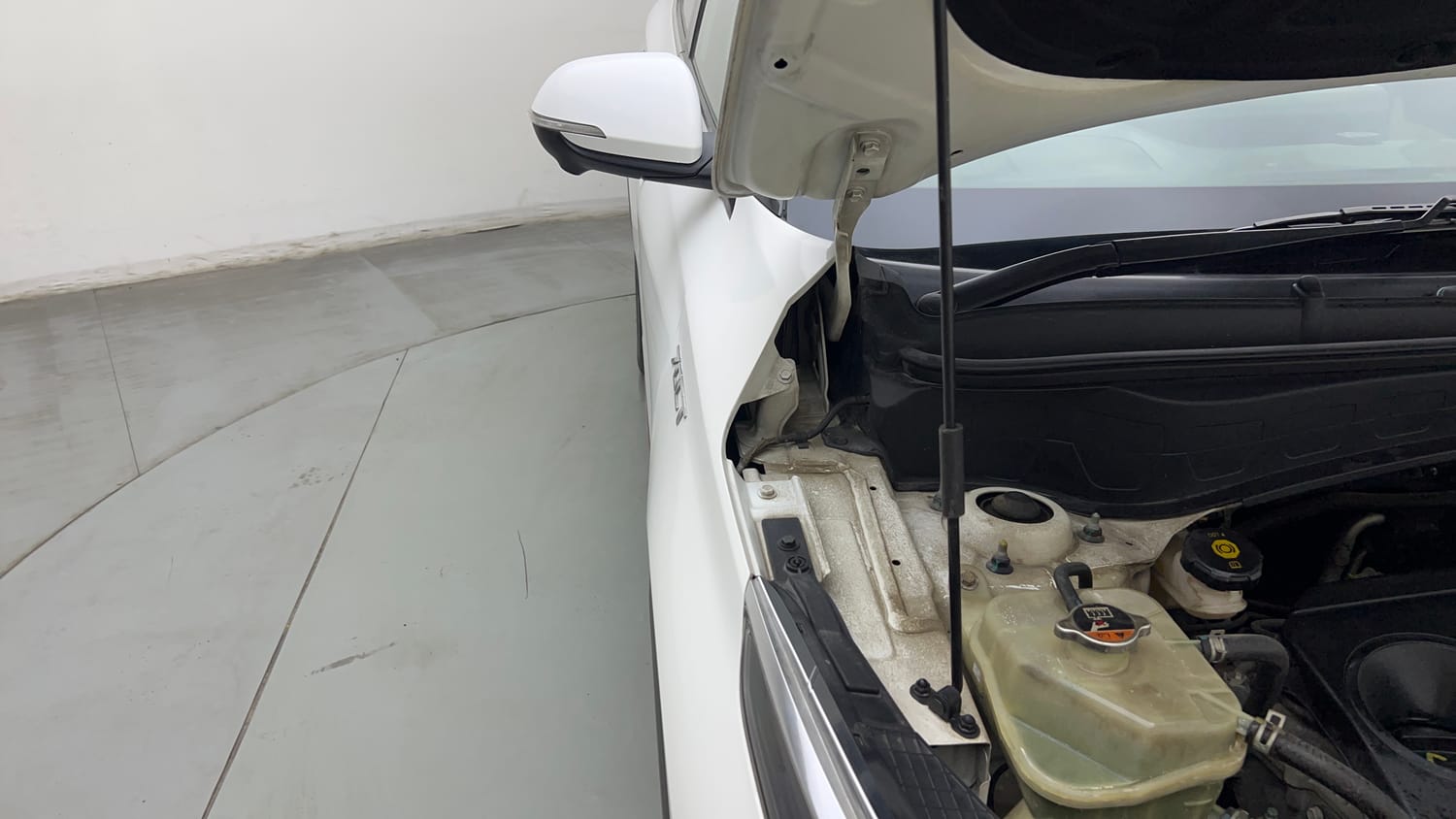 Used 2019 kia Seltos GTX Plus DCT 1.4 Petrol Automatic engine ENGINE RIGHT SIDE HINGE & APRON VIEW