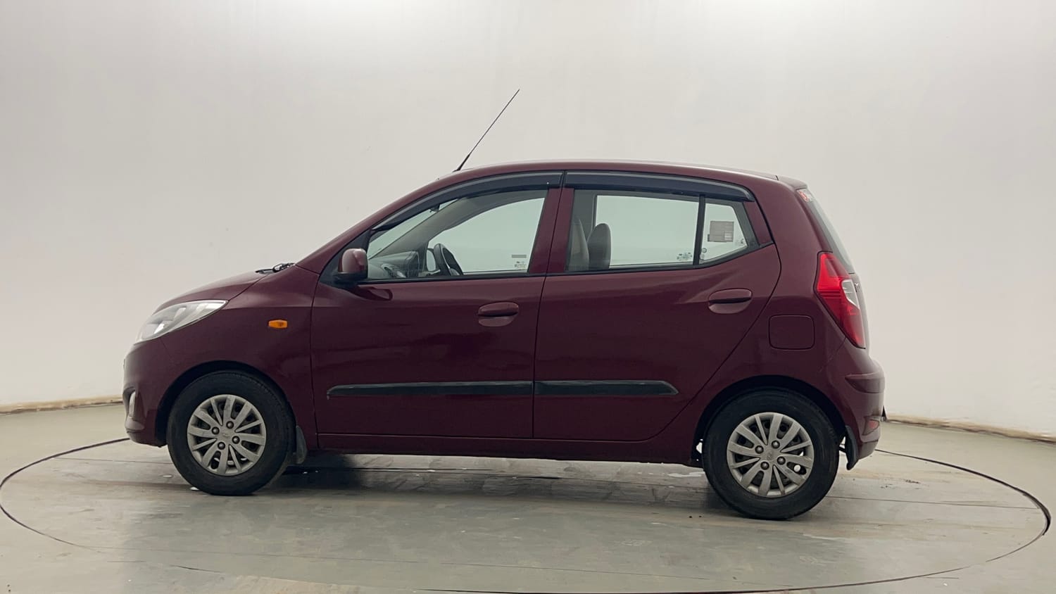 Used 2016 Hyundai i10 Sportz 1.1 iRDE2 Petrol Manual exterior LEFT SIDE VIEW