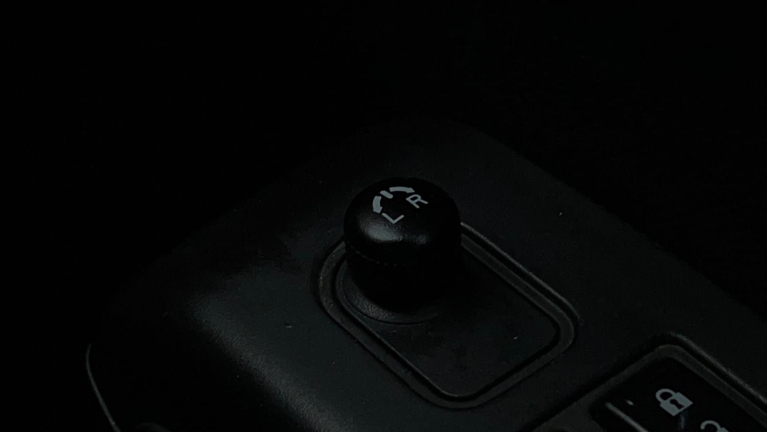 Used 2023 Maruti Suzuki Wagon R VXI 1.0 Petrol Manual top_features Adjustable ORVM