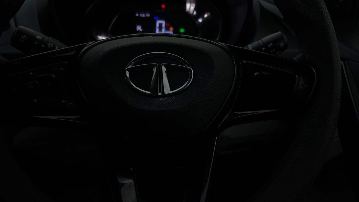 Used 2023 Tata Nexon XZA Plus Petrol Automatic top_features Airbags