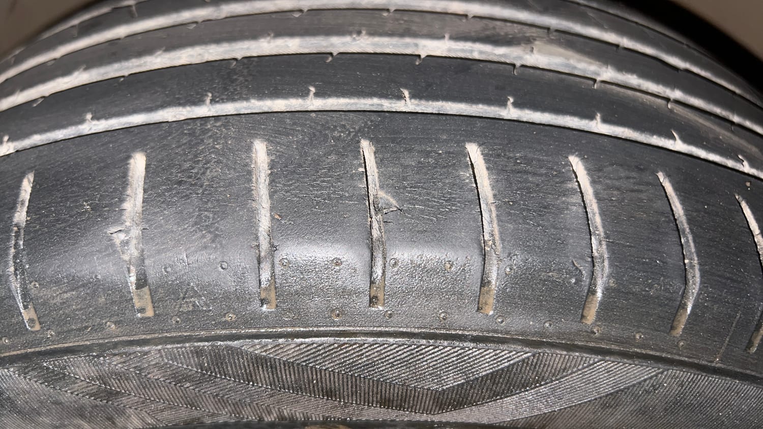 Used 2017 Maruti Suzuki Baleno Zeta 1.2 AT Petrol Automatic tyres LEFT FRONT TYRE TREAD VIEW