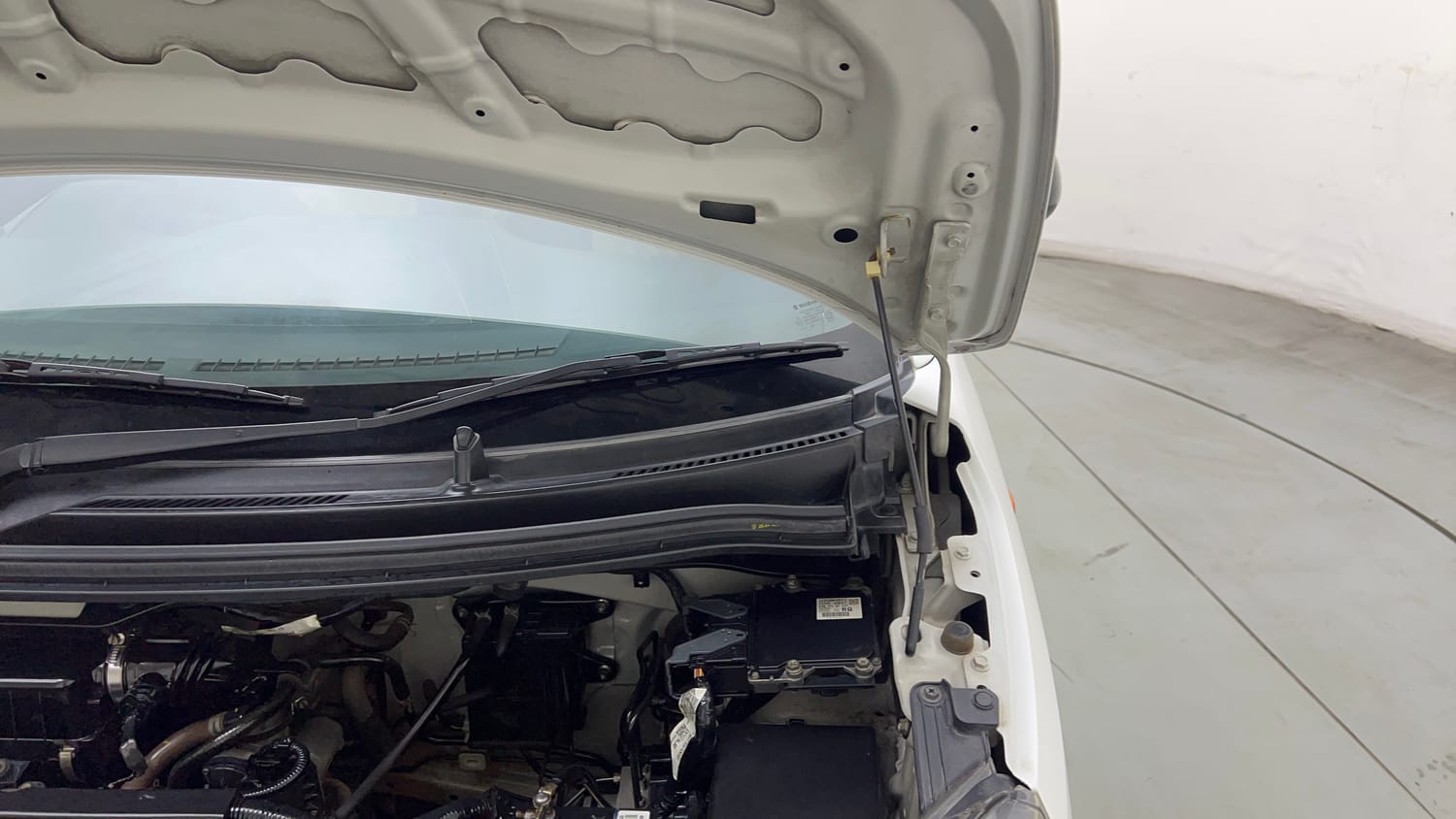 Used 2019 Maruti Suzuki Wagon R 1.0 LXi 1.0 Petrol Manual engine ENGINE LEFT SIDE HINGE & APRON VIEW