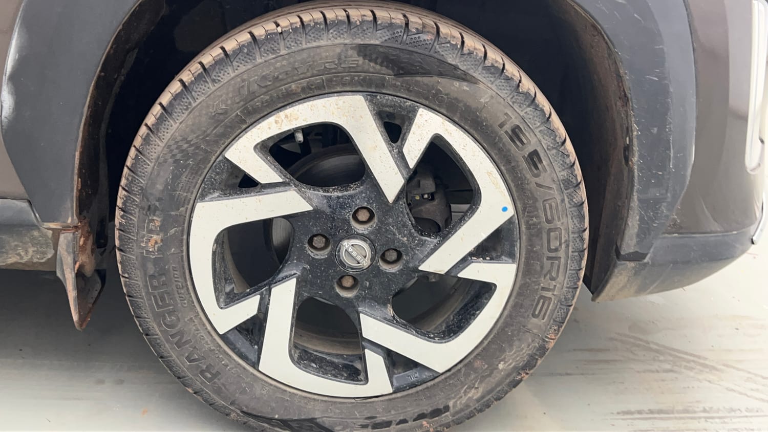 Used 2021 Nissan Magnite XV Turbo Petrol Manual tyres RIGHT FRONT TYRE RIM VIEW