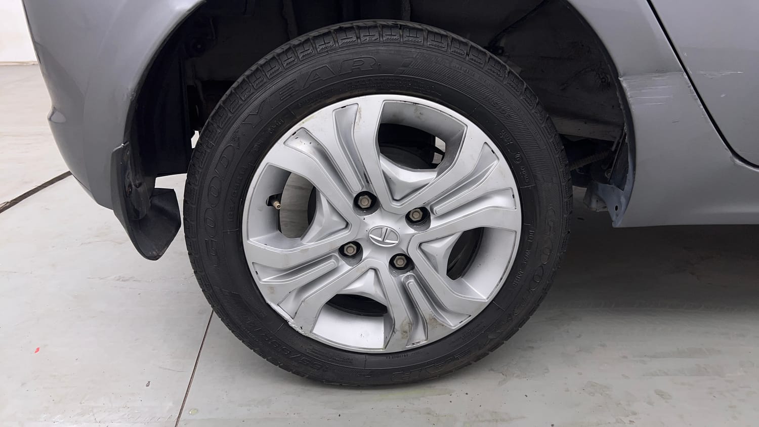 Used 2019 Tata Tiago Revotron XZ Petrol Manual tyres RIGHT REAR TYRE RIM VIEW