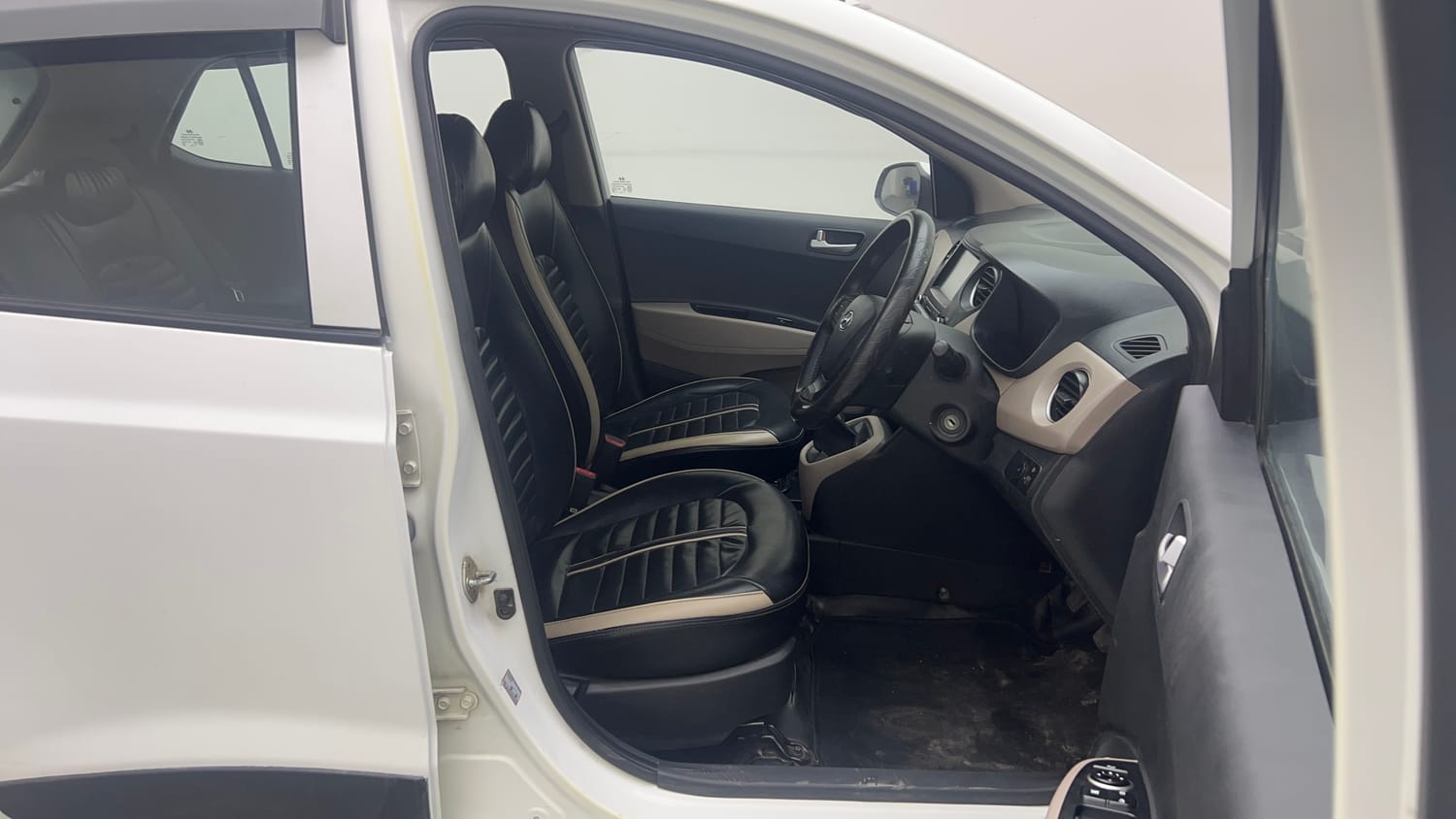 Used 2019 Hyundai Grand i10 Sportz 1.2 Kappa VTVT CNG (Outside Fitted) Cng Manual interior RIGHT SIDE FRONT DOOR CABIN VIEW