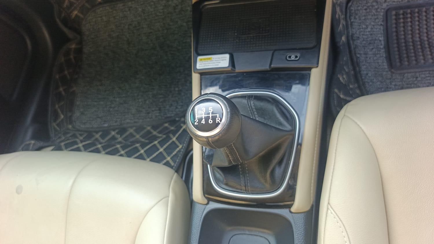 Used 2023 Honda City ZX Petrol Petrol Manual interior GEAR  KNOB VIEW
