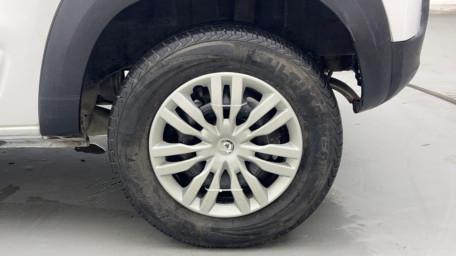 Used 2016 Renault Kwid RXT Petrol Manual tyres LEFT REAR TYRE RIM VIEW