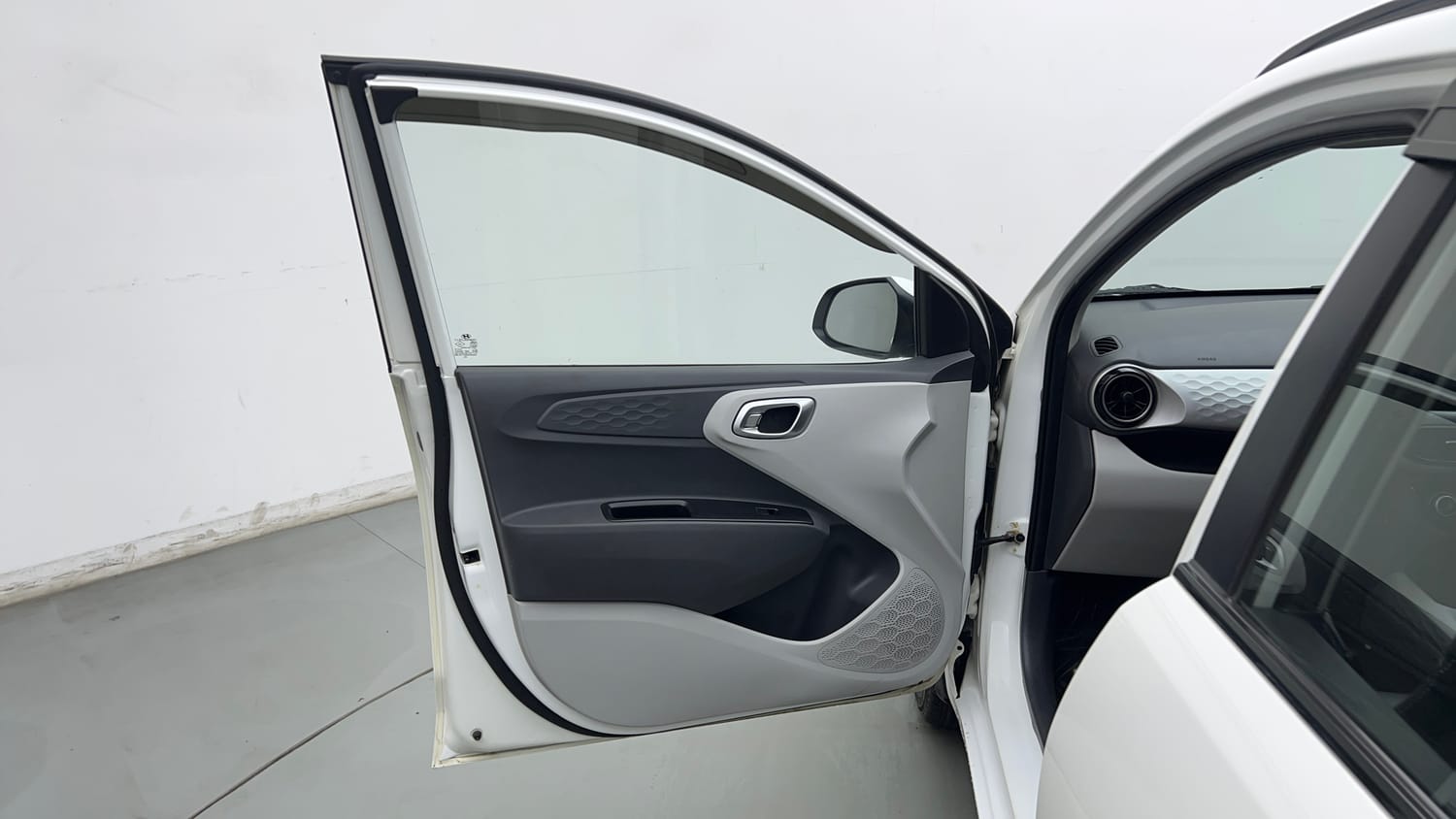 Used 2022 Hyundai Grand i10 Nios Sportz 1.2 Kappa VTVT CNG Cng Manual interior LEFT FRONT DOOR OPEN VIEW