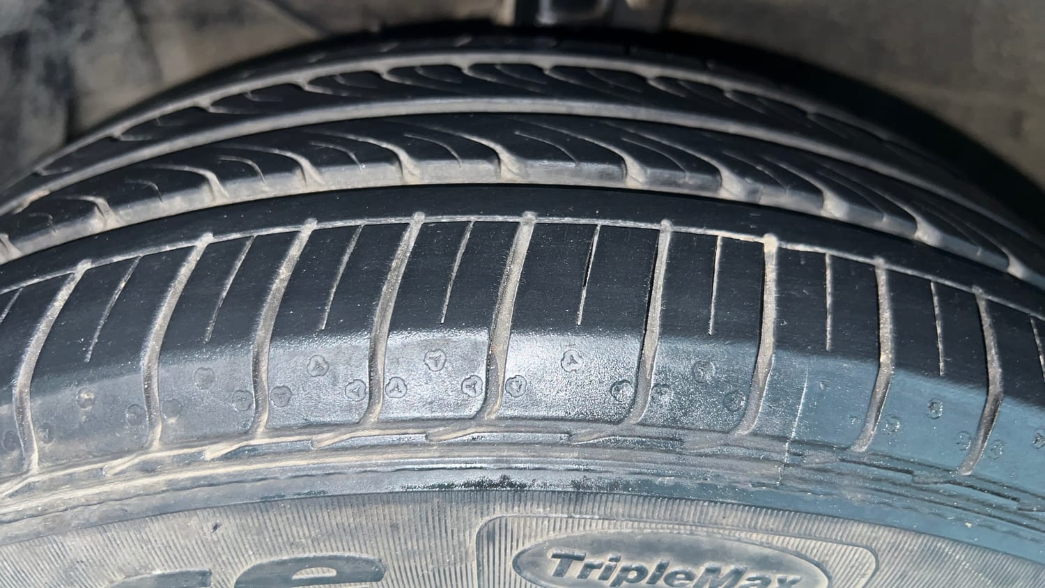 Used 2024 Maruti Suzuki Ciaz Zeta 1.5 AT Petrol Automatic tyres LEFT FRONT TYRE TREAD VIEW