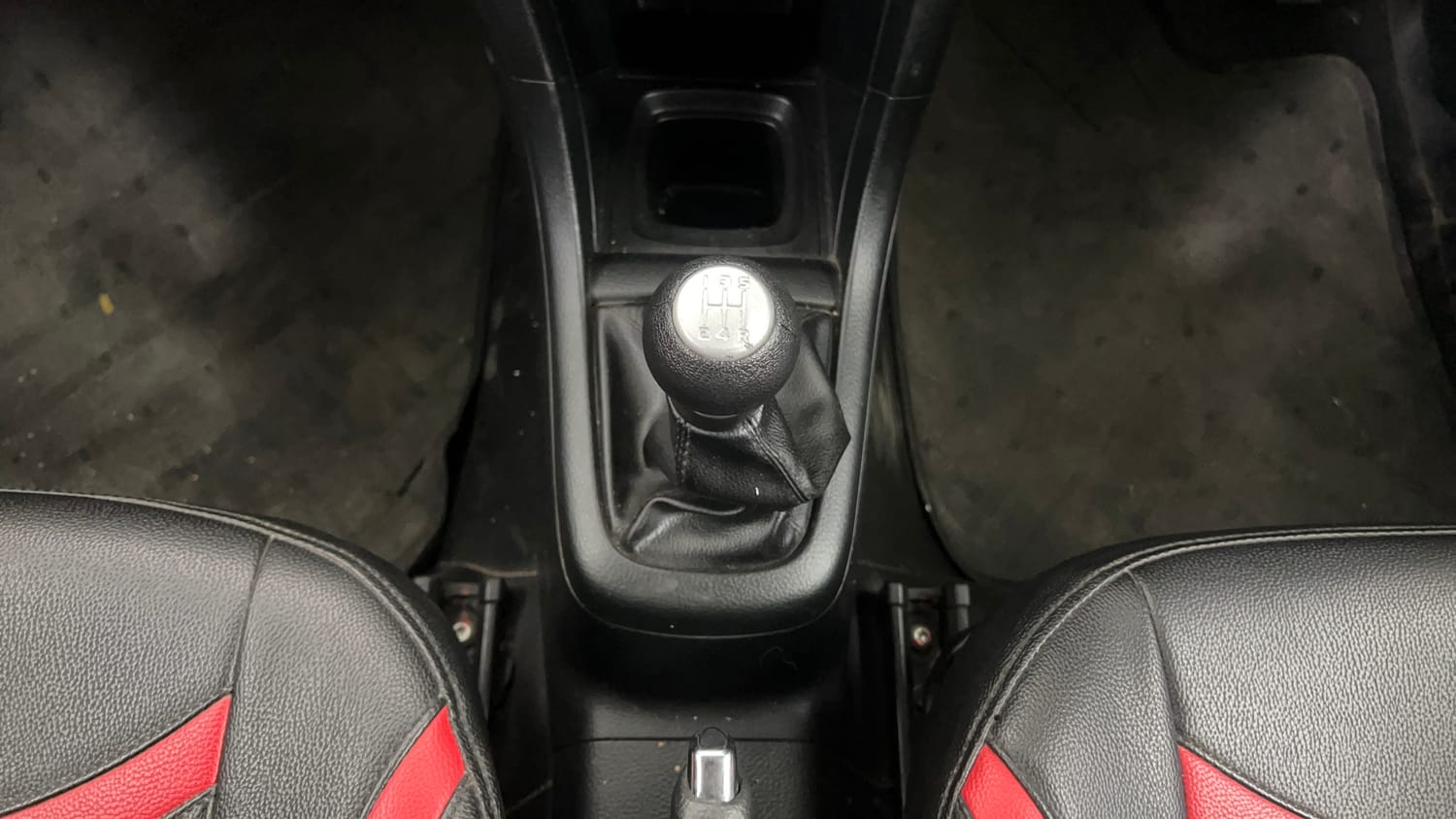 Used 2014 Maruti Suzuki Swift VXi Petrol Manual interior GEAR  KNOB VIEW