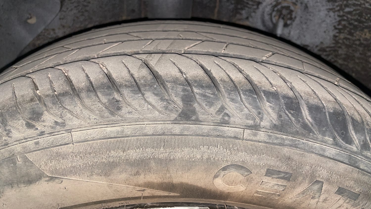 Used 2017 Hyundai Elite i20 Asta 1.2 (O) Petrol Manual tyres RIGHT REAR TYRE TREAD VIEW