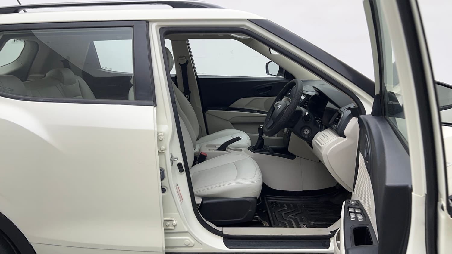 Used 2022 Mahindra XUV 300 W6 1.5 Diesel Diesel Manual interior RIGHT SIDE FRONT DOOR CABIN VIEW