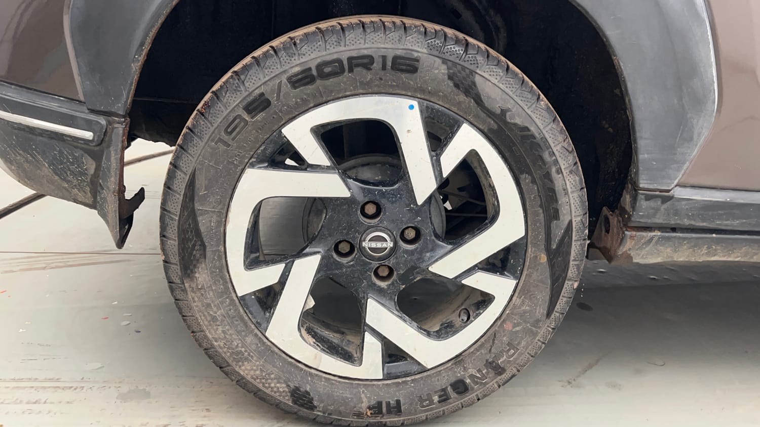 Used 2021 Nissan Magnite XV Turbo Petrol Manual tyres RIGHT REAR TYRE RIM VIEW