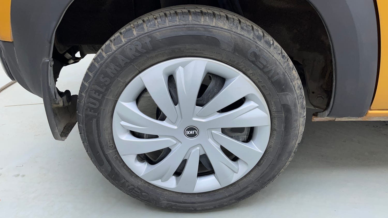 Used 2022 Renault Kwid CLIMBER AMT Petrol Automatic tyres RIGHT REAR TYRE RIM VIEW
