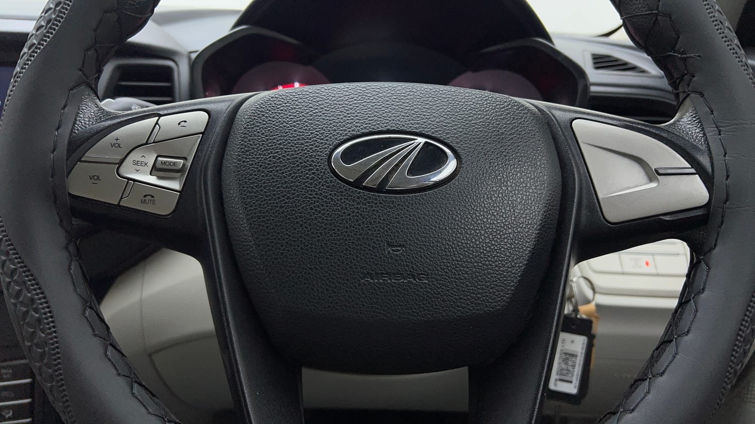 Used 2022 Mahindra XUV 300 W6 1.5 Diesel Diesel Manual top_features Steering mounted controls