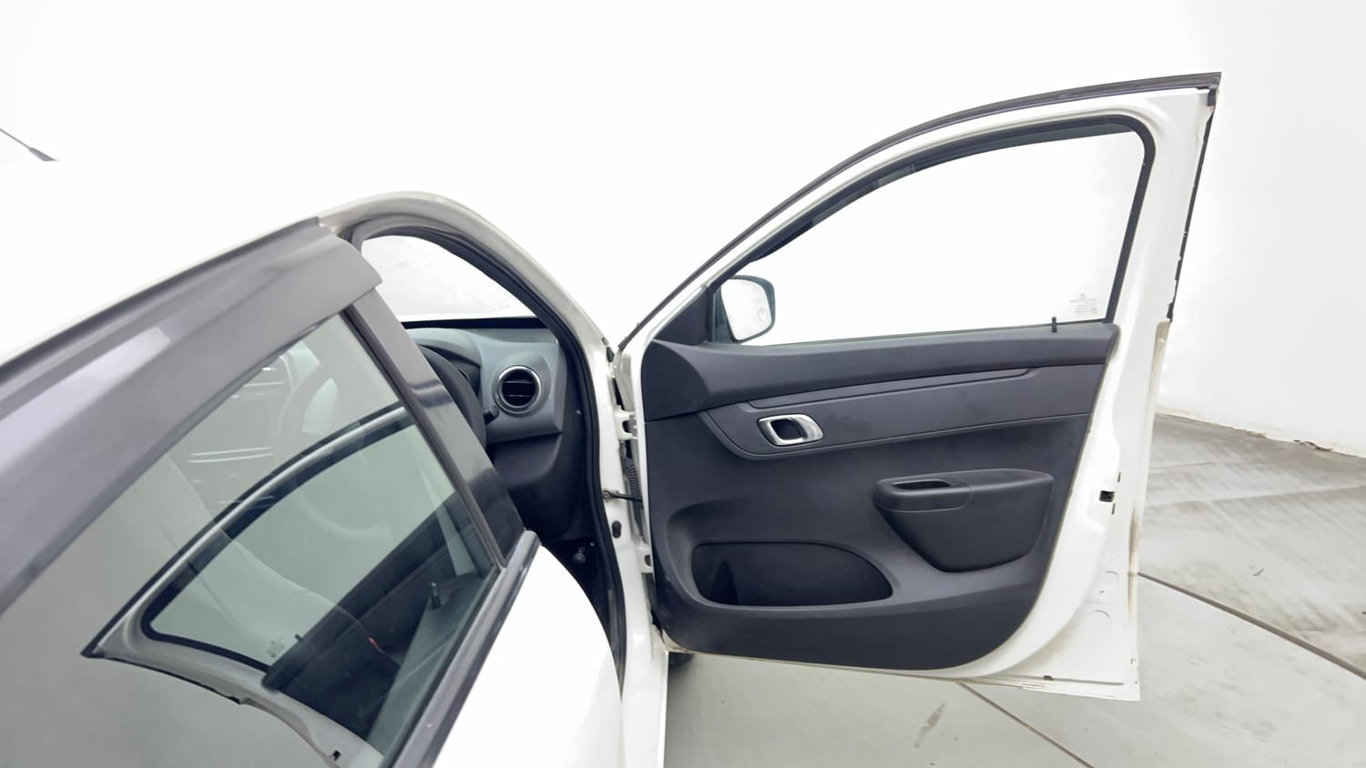 Used 2019 Renault Kwid RXT (O) 1.0 SCE Edition Petrol Manual interior RIGHT FRONT DOOR OPEN VIEW