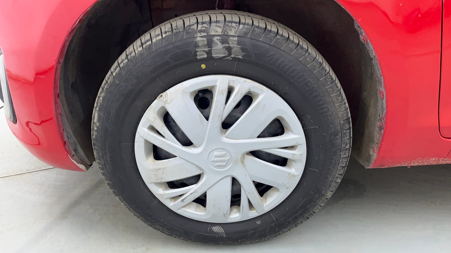 Used 2015 Maruti Suzuki Swift VXi Petrol Manual tyres LEFT FRONT TYRE RIM VIEW