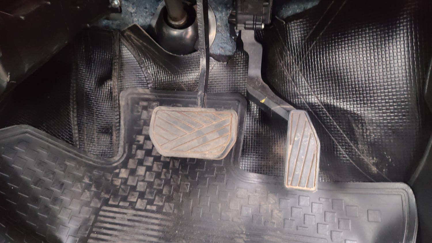 Used 2016 Maruti Suzuki Wagon R 1.0 VXI AMT Petrol Automatic interior PEDALS VIEW