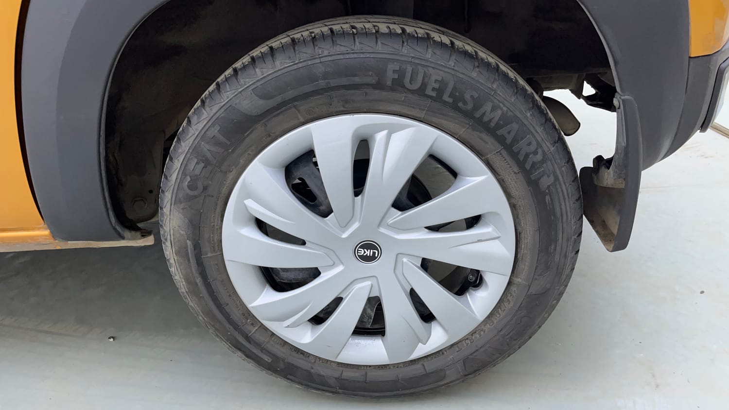 Used 2022 Renault Kwid CLIMBER AMT Petrol Automatic tyres LEFT REAR TYRE RIM VIEW