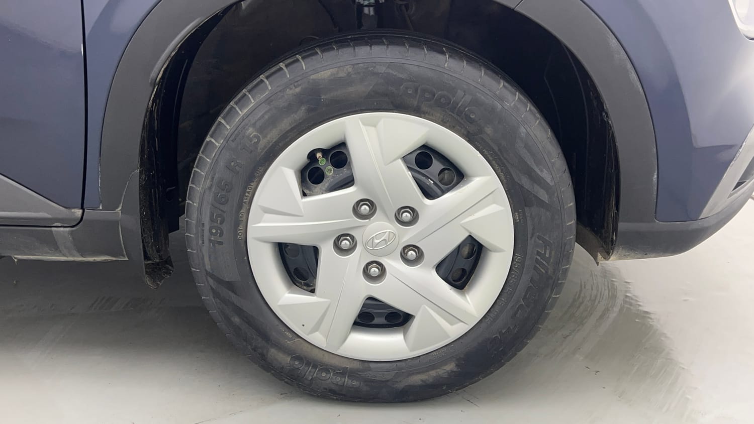Used 2020 Hyundai Venue S 1.0 Turbo DCT Petrol Automatic tyres RIGHT FRONT TYRE RIM VIEW