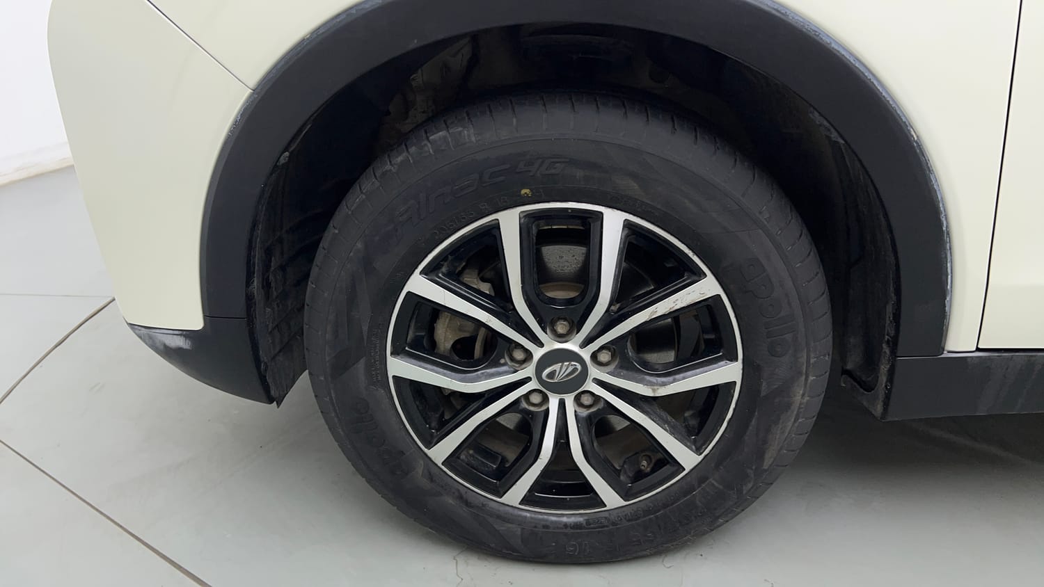 Used 2022 Mahindra XUV 300 W6 1.5 Diesel Diesel Manual tyres LEFT FRONT TYRE RIM VIEW