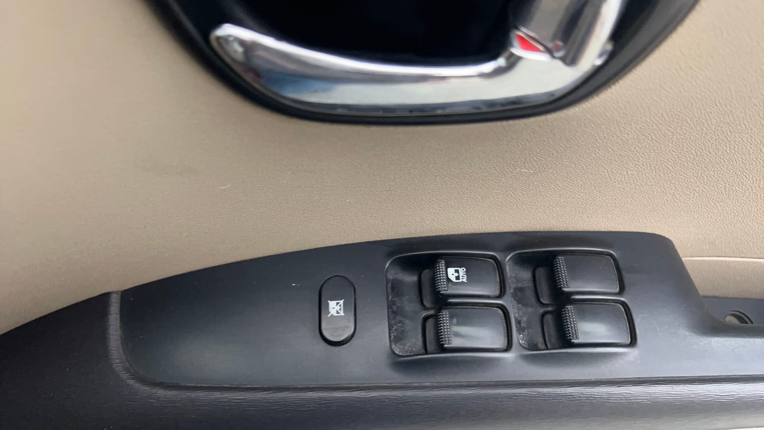 Used 2016 Hyundai i10 Sportz 1.1 iRDE2 Petrol Manual top_features Power windows
