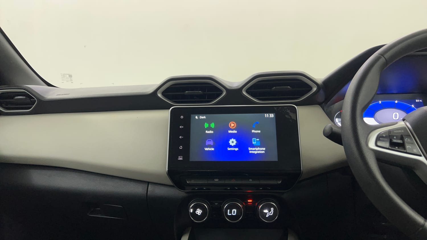 Used 2023 Nissan Magnite XV Petrol Manual interior MUSIC SYSTEM & AC CONTROL VIEW
