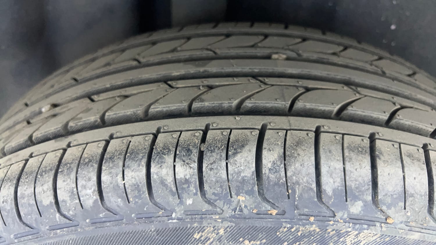 Used 2017 Volkswagen Polo Comfortline 1.2L (P) Petrol Manual tyres RIGHT REAR TYRE TREAD VIEW