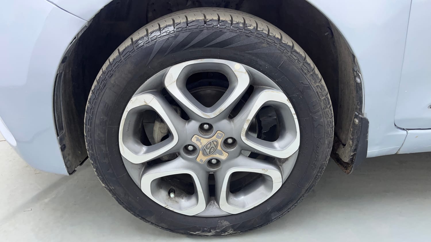 Used 2020 Hyundai Elite i20 Asta 1.2 (O) CVT Petrol Automatic tyres LEFT FRONT TYRE RIM VIEW
