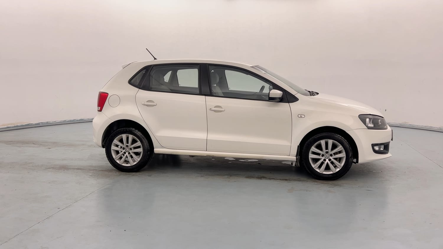 Used 2014 Volkswagen Polo Highline1.2L (P) Petrol Manual exterior RIGHT SIDE VIEW