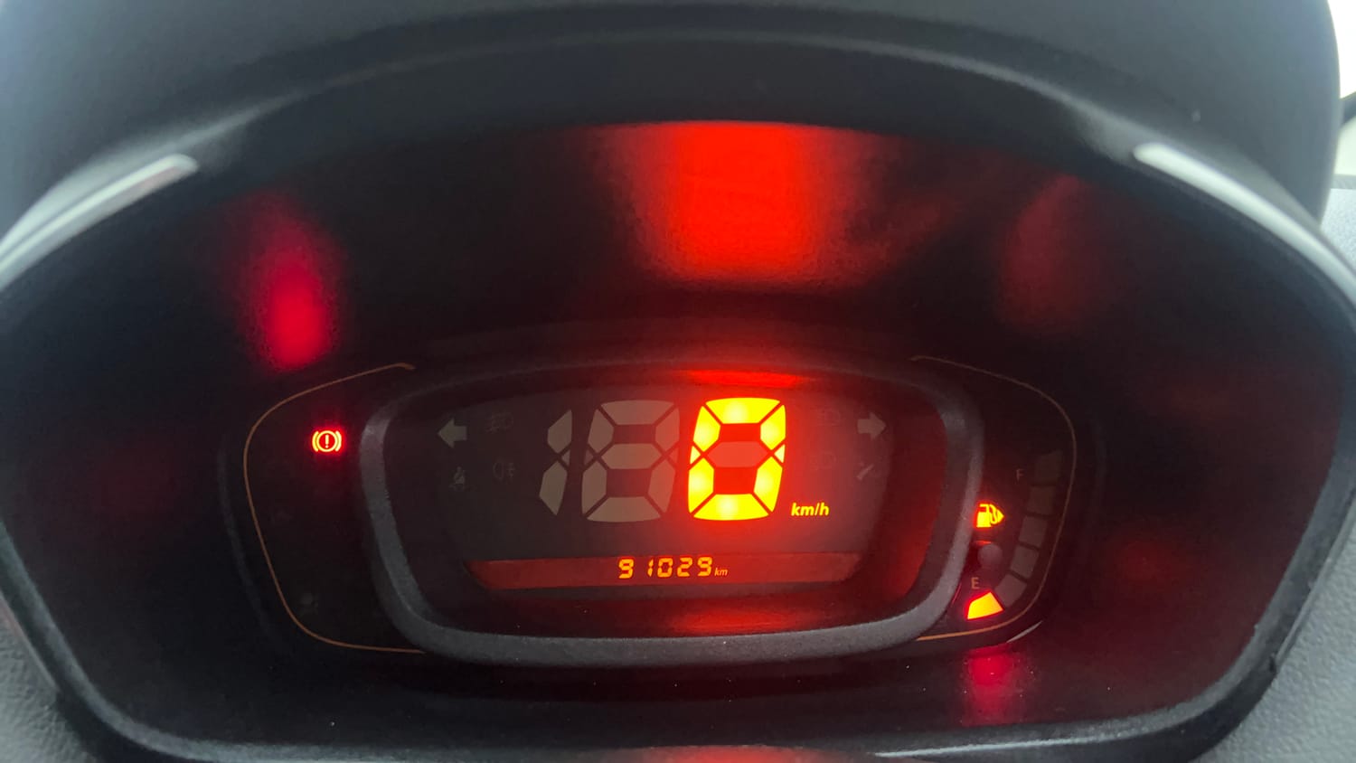 Used 2018 Renault Kwid RXT (O) 1.0 SCE Edition Petrol Manual interior CLUSTERMETER VIEW