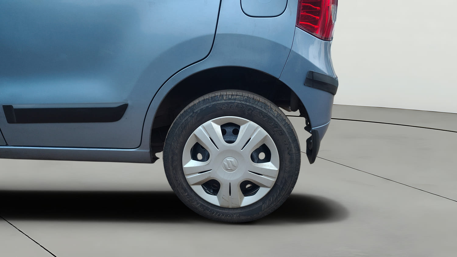 Used 2016 Maruti Suzuki Wagon R 1.0 VXI AMT Petrol Automatic tyres LEFT REAR TYRE RIM VIEW