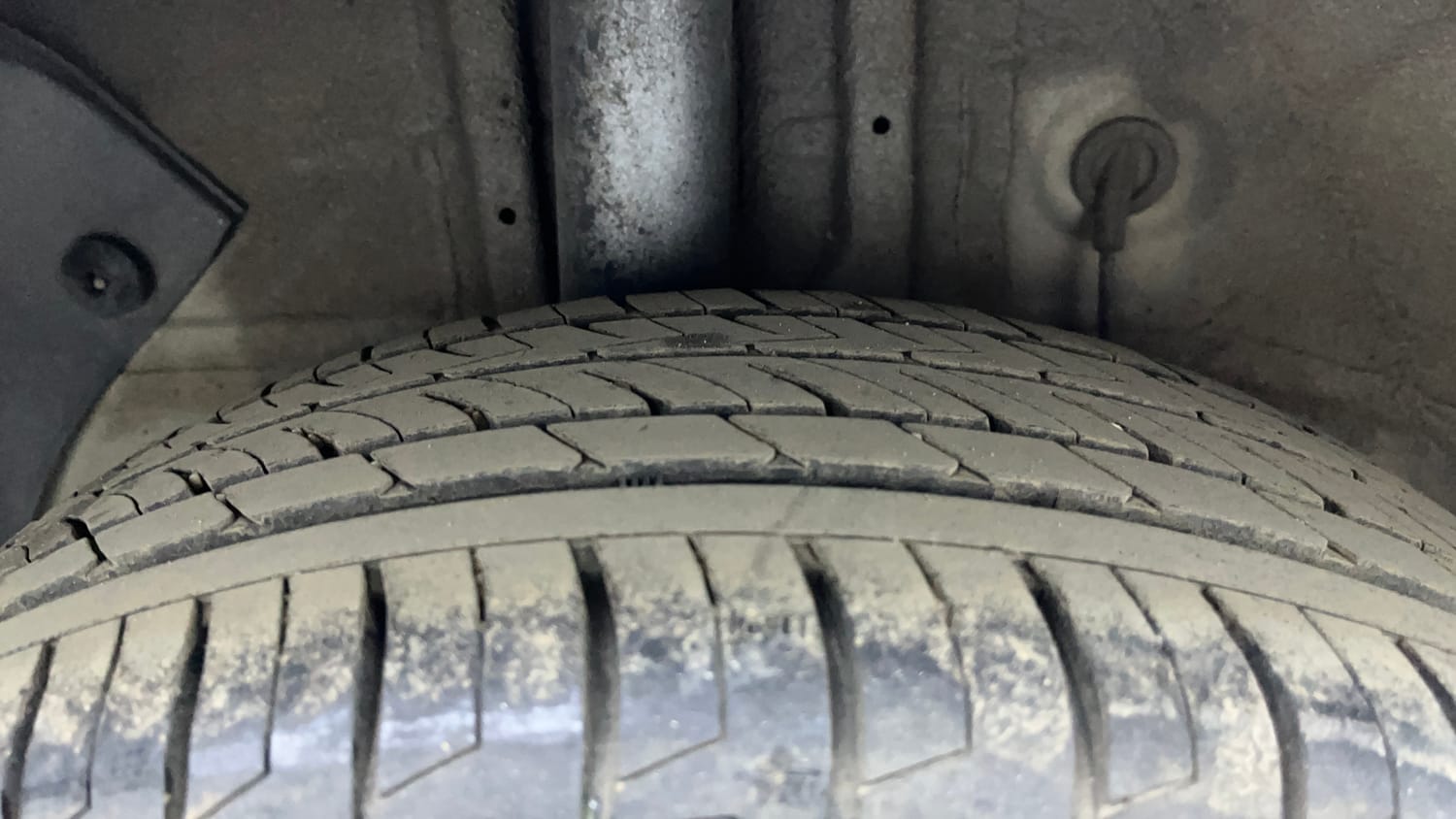 Used 2020 Hyundai Elite i20 Asta 1.2 (O) CVT Petrol Automatic tyres RIGHT REAR TYRE TREAD VIEW