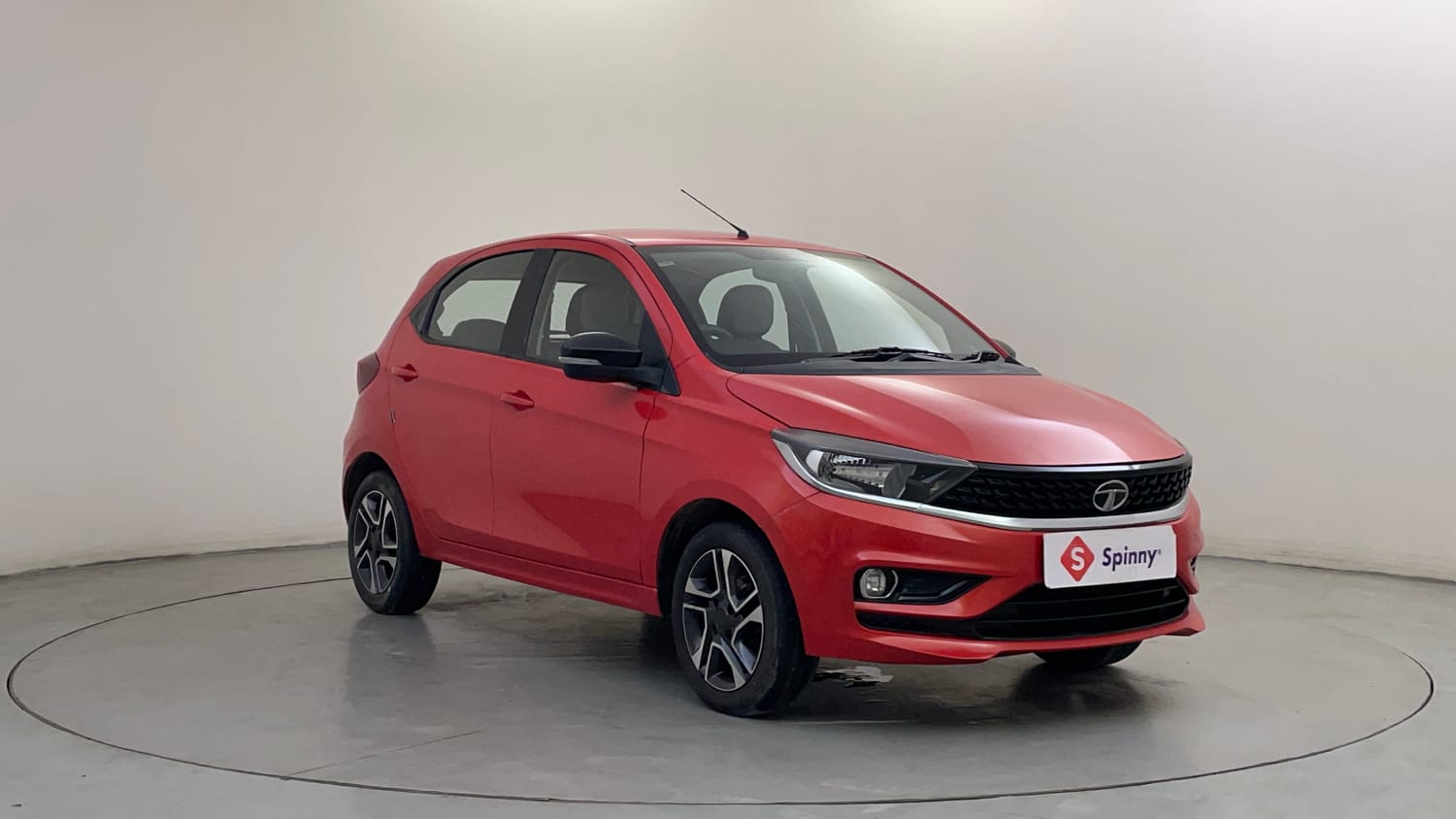Used 2021 Tata Tiago XZA Plus Petrol Automatic exterior RIGHT FRONT CORNER VIEW