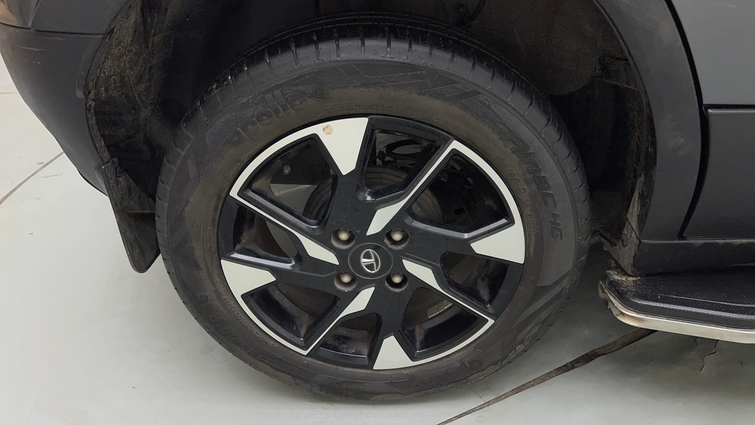 Used 2023 Tata Punch Creative Dual Tone AMT Sunroof Petrol Automatic tyres RIGHT REAR TYRE RIM VIEW
